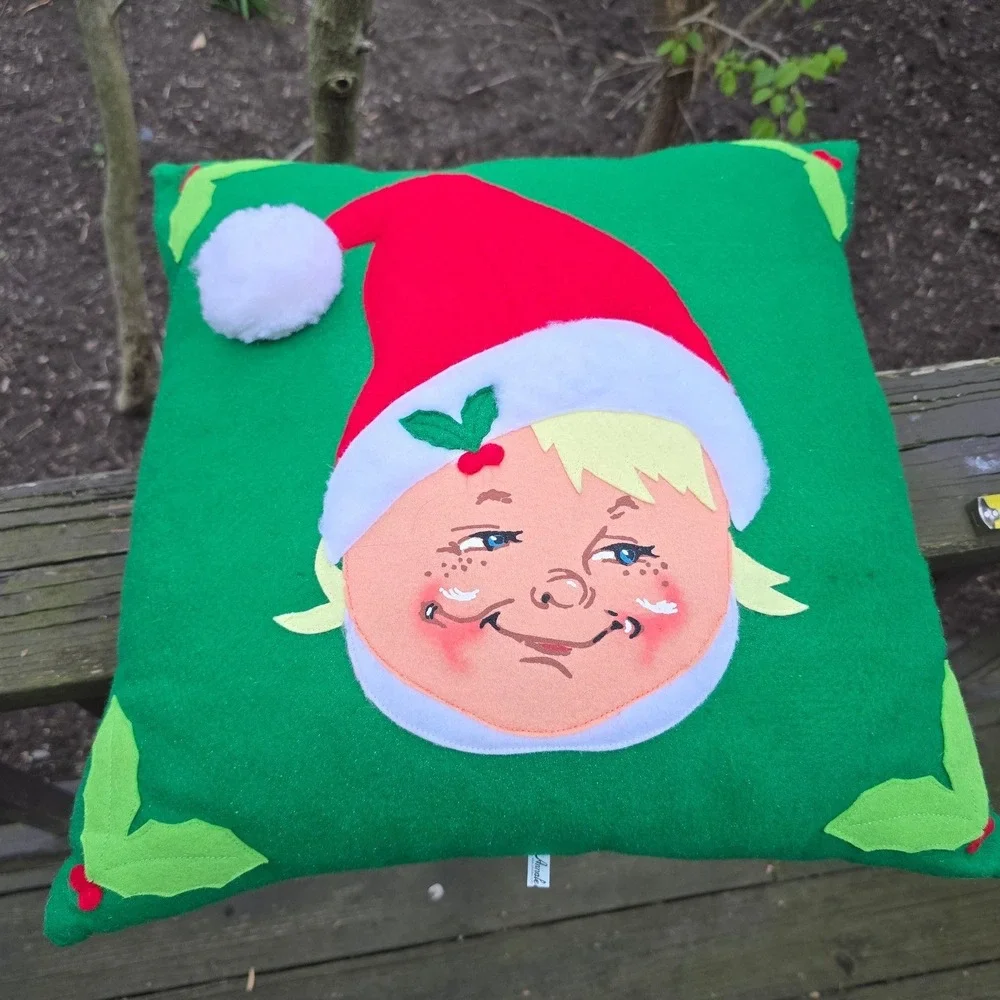 Vintage Annalee Christmas Elf Face Green Felt Throw‎ Pillows Set of 2 - 17.5